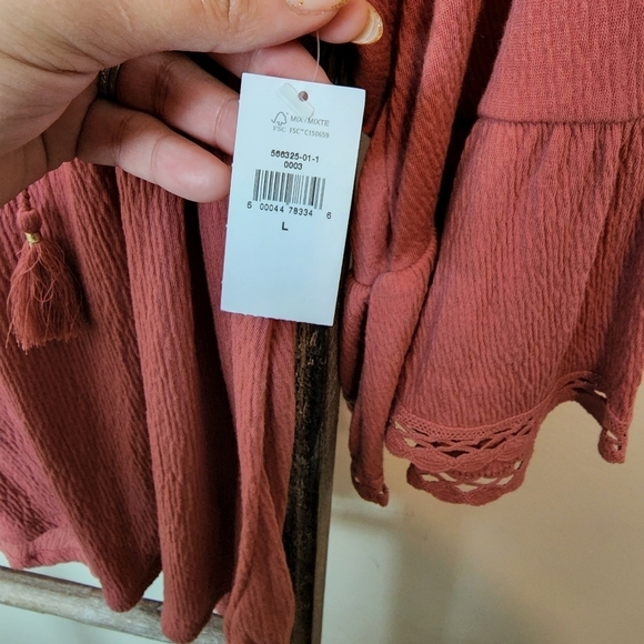 ⭐️40% Off⭐️ Old Navy Pucker Bell Sleeve Top - Picture 9 of 13